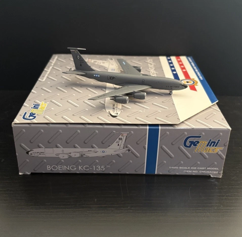 GeminiJets 1:400 U.S. Air Force Boeing KC-135R Stratotanker 58-0100 GMUSA097 - Image 3 of 4