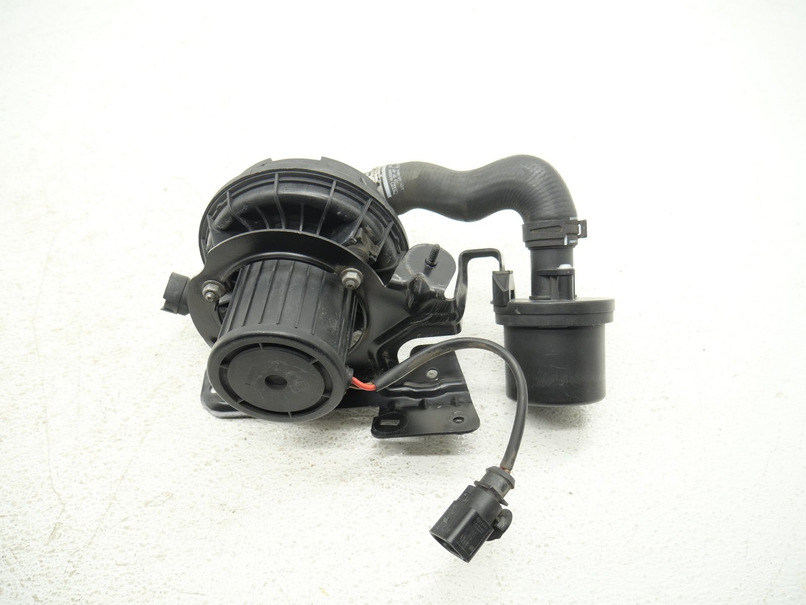 Audi R8 Spyder 2017-2023 Right Secondary air pump P/N 4S0906601A