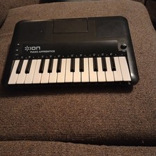 Ion Piano Apprentice Black White 25 Keys Dock...