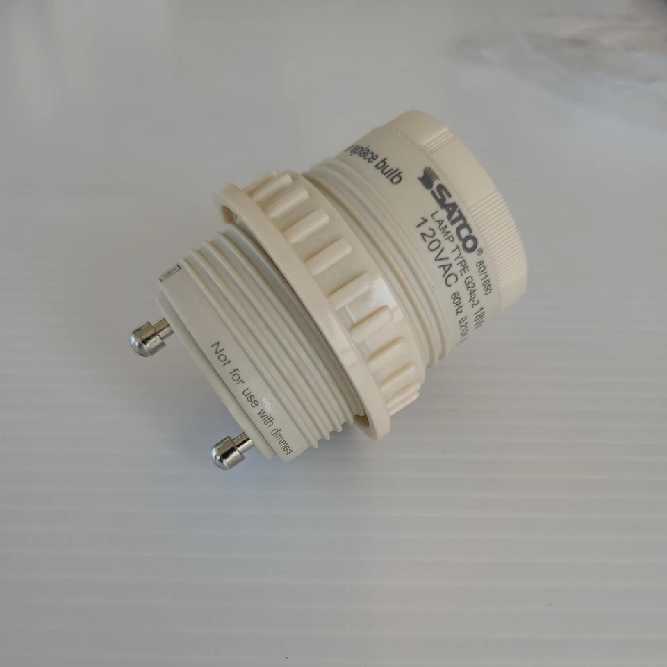 Adaptador de lâmpada autobalastrado Satco 80/1850 GU24 para G24q-2 para 18 watts 4 pinos CFL - Imagem 2 de 4