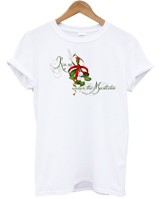 Kiss Me Under The Mistletoe T-Shirt Weihnachten Romantisch Single Party Geschenk 