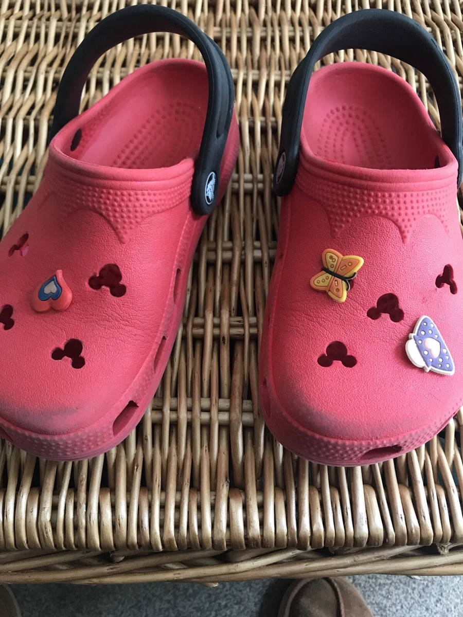 Mickey mouse 2024 hole crocs