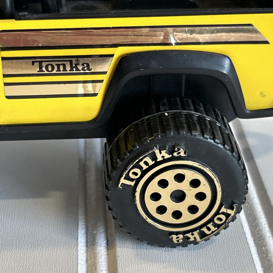 Vintage Tonka Racing Yellow 8 Pick-up Truck Steel Die-cast Toy Vehicle 1982 - Image 3 of 4