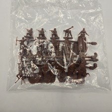 Vintage Plastic Army Men Soldiers on Sprue 1 Uncut Miniatures Red Army Men