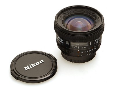 Nikon Weitwinkel Objektiv AF Nikkor 2.8 / 20 mm D für Nikon AF Mount