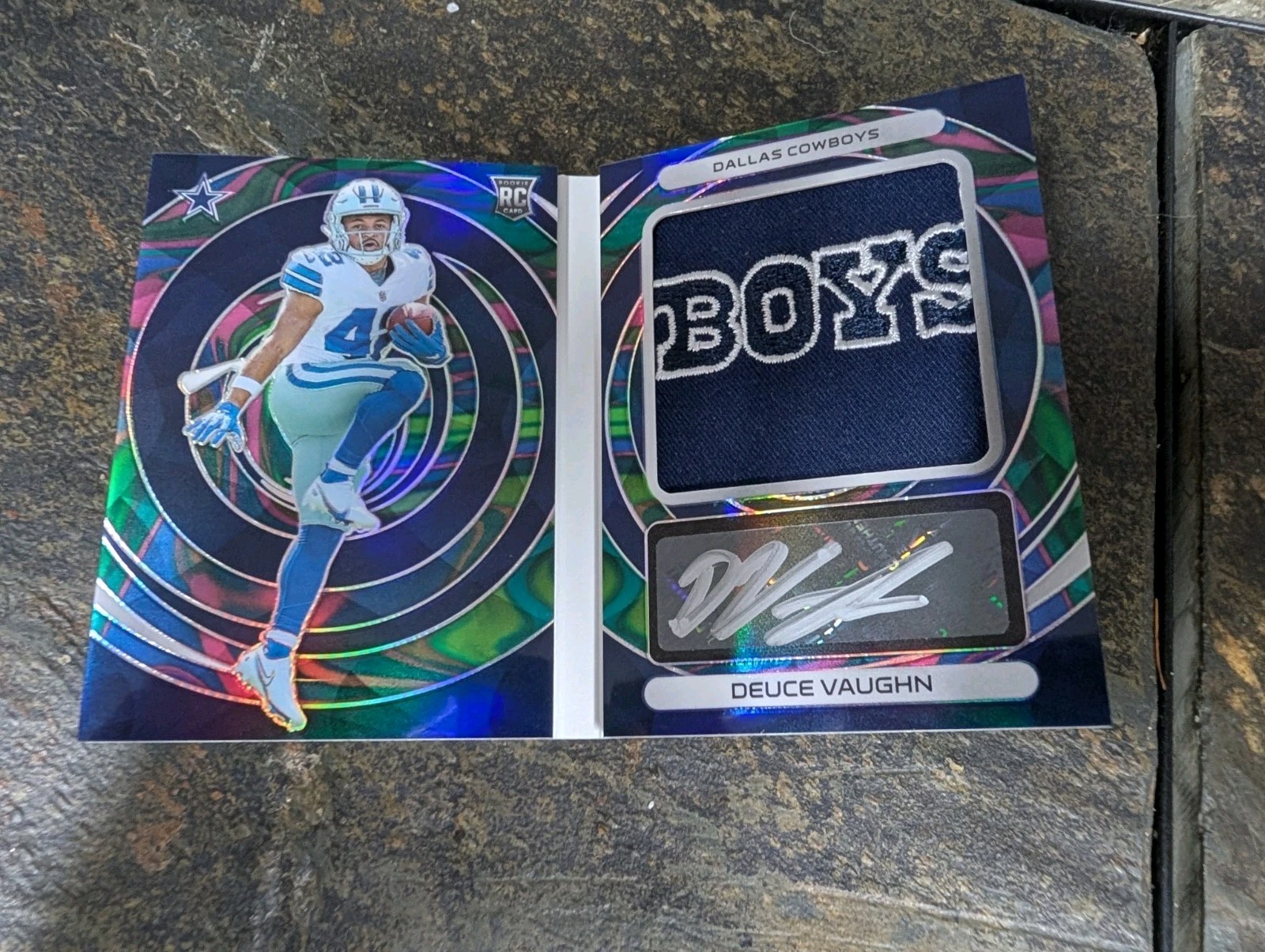 2023 Panini Spectra Prizm Rookie Optics Deuce Vaughn Booklet Auto Patch 3 /4