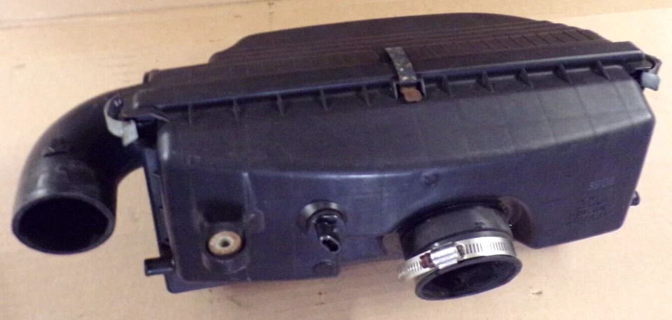 Subaru Legacy 2004 sedán limpiador de caja de aire 2,5 L 2002-2004 Foto 2 de 4