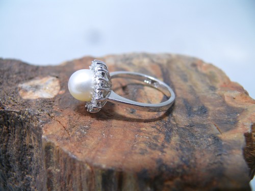 585er Weißgold Ring mit 16 Brillanten und einer Perle - Picture 3 of 5