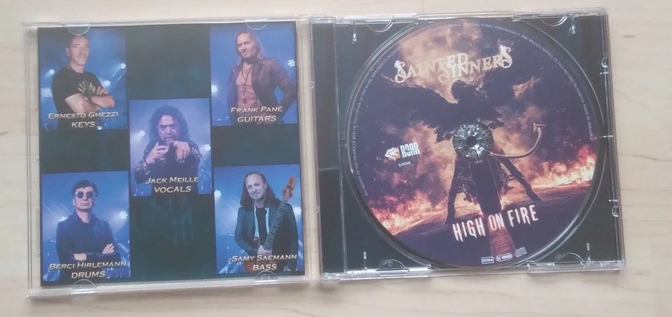 SAINTED SINNERS - HIGH ON FIRE BONFIRE ACCEPT TYGERS OF PAN TANG LIKE NEW - Image 2 of 3