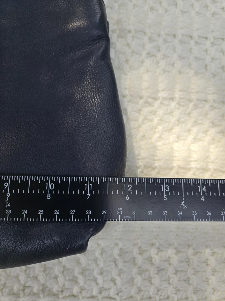 Monedero cubo vintage Gianni Bernini de cuero azul marino media luna Foto 2 de 4