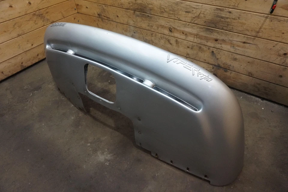 Rear Bumper Cover Assembly Silver OEM 5014554AA Dodge Viper RT10 SR2 96-02 *Note Foto 3 de 4