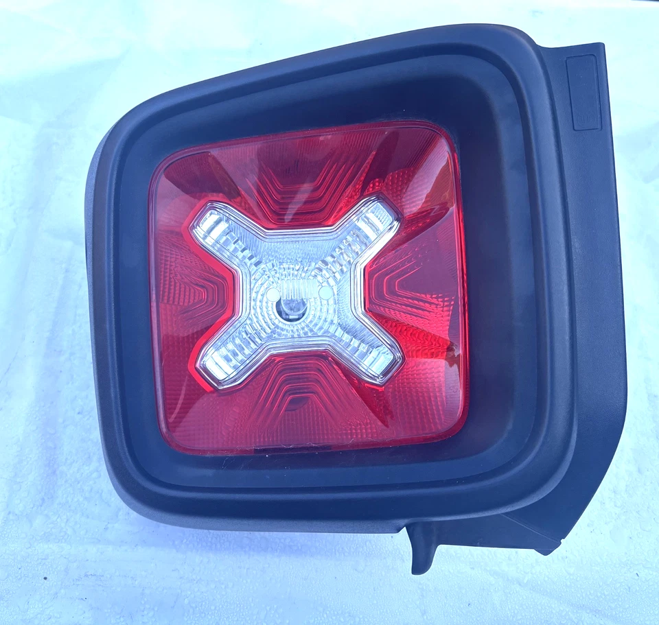 💎2015 - 2023 JEEP RENEGADE REAR RIGHT SIDE TAILLIGHT TAIL LIGHT LAMP OEM - Image 2 of 4
