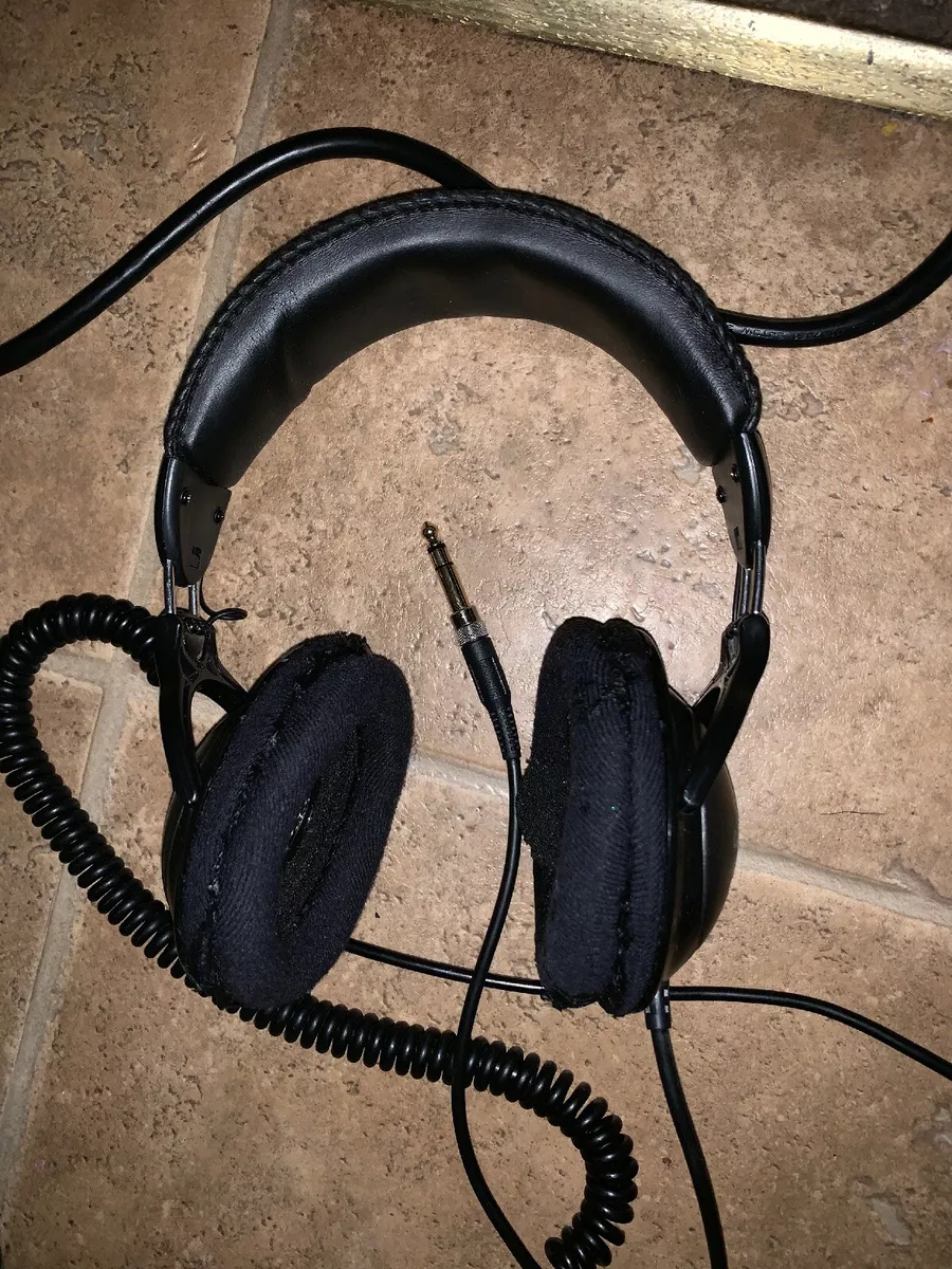 Audio Technica ATH M20 Stereo DJ Monitor Headphones Needs Foams