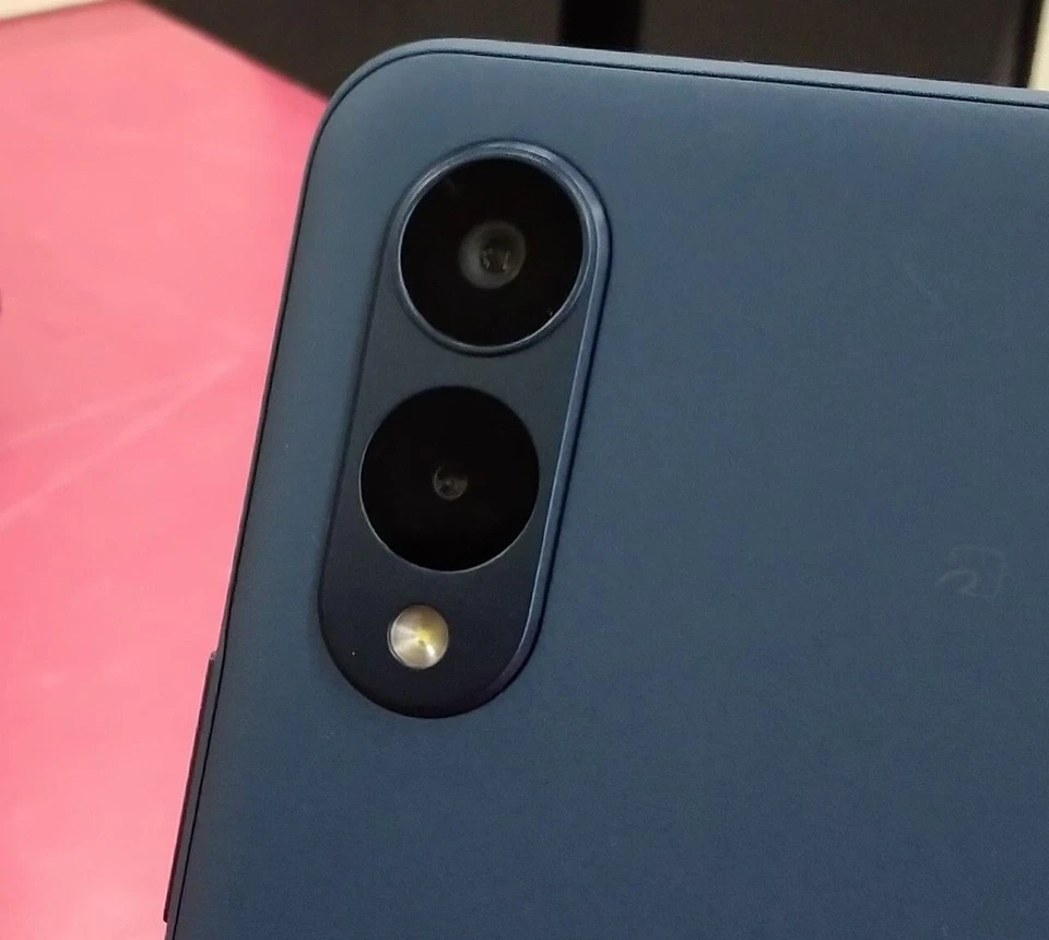 FUJITSU Model: F-52E Smartphone Navy/Gray Popular model Body only - Image 3 of 4