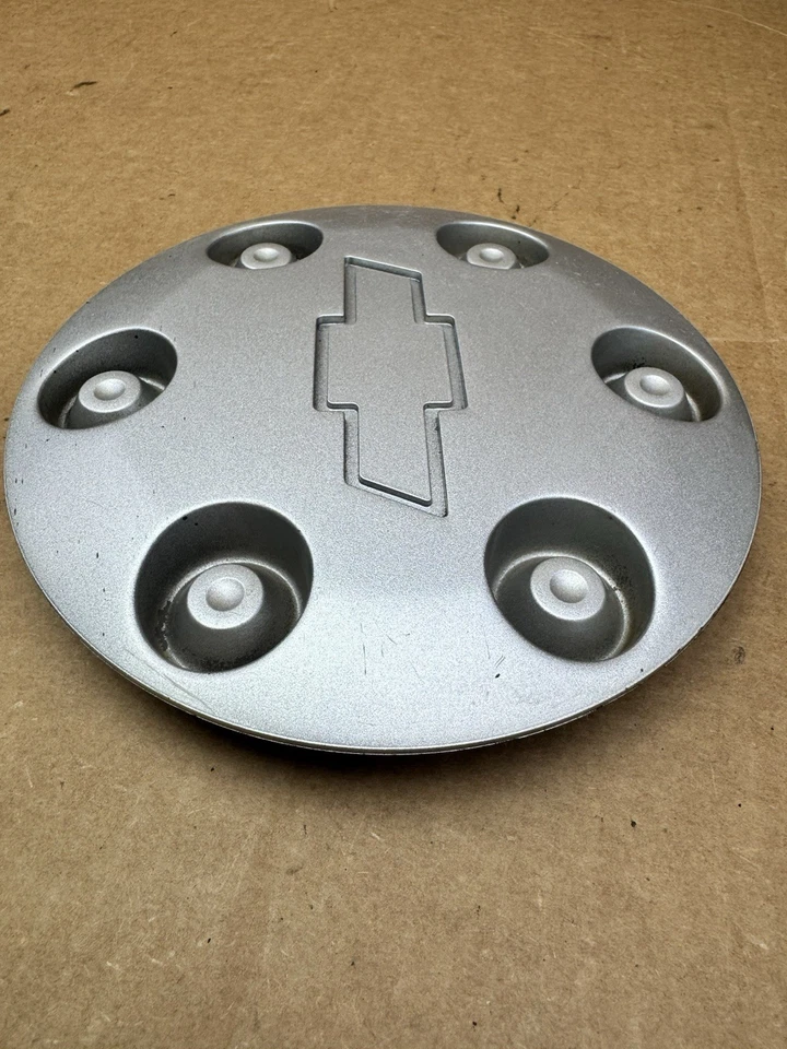 Chevrolet Colorado 2004-2009 plateado OEM tapa central cubierta de buje (1 uno) 9593979 Foto 3 de 4