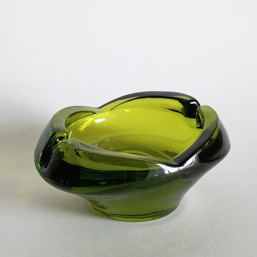 Vtg MCM Viking Glass Tulip Ashtray Epic Avocado Green Mid Century Home Decor 3½"
