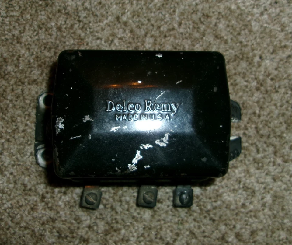 Chevy 1956 12V regulador de voltaje 25 amperios OEM original Delco-Remy #1119000 fecha 6F Foto 3 de 4