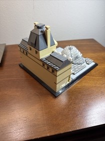 LEGO ARCHITECTURE: Louvre (21024), 2015