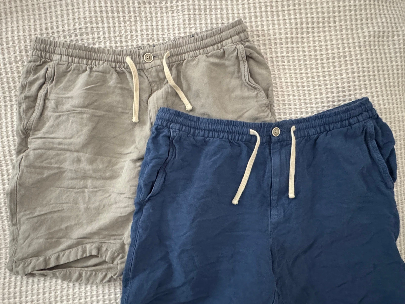 Tommy Bahama Men's Dockside Blue and Gray Linen Blend Shorts (set of 2) Large
