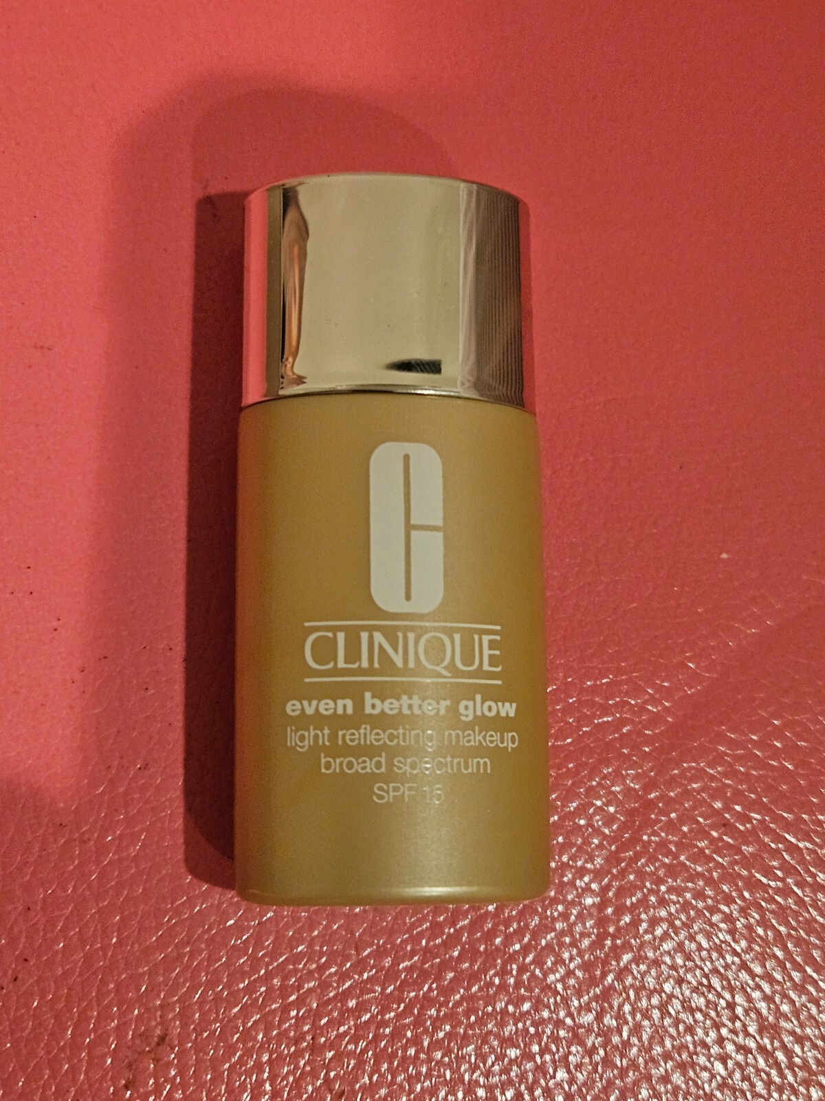 Clinique Even Better Glow Light Reflectng Makeup SPF15~CN52 neutral~0.41 oz~NWOB