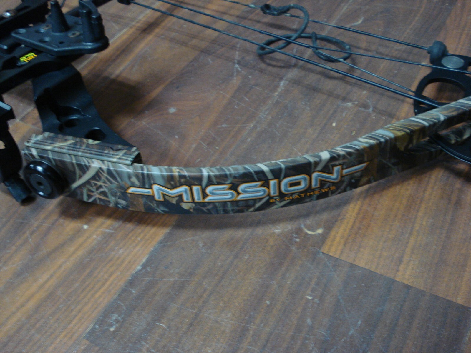 MISSION BY MATHEWS UX2 RIGHTHANDED COMPOUND BOW WITH CASE eBay