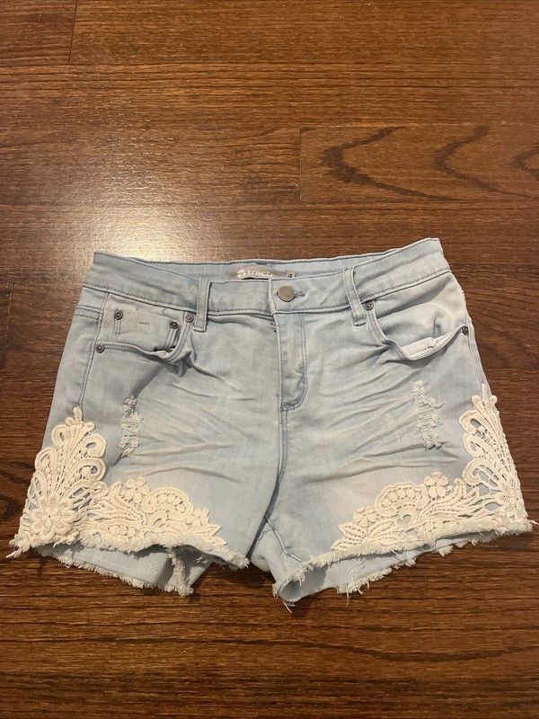 Girl’s Jean Shorts by Tractr Size 14 Light Blue With White Embroidered Trimming