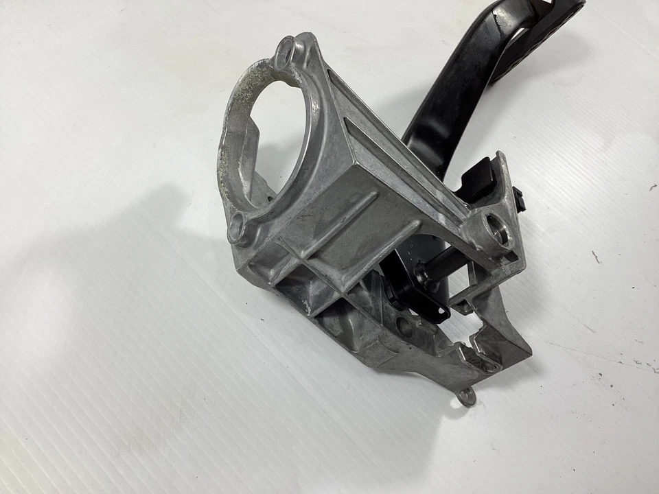BMW 328I XDRIVE 2009-2013 pedal de freno con soporte de montaje 6751975 OEM. Foto 4 de 4