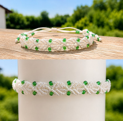 Geflochtenes Makramee Armband weiß/grün mit Perlen Schiebeknoten verstellbar