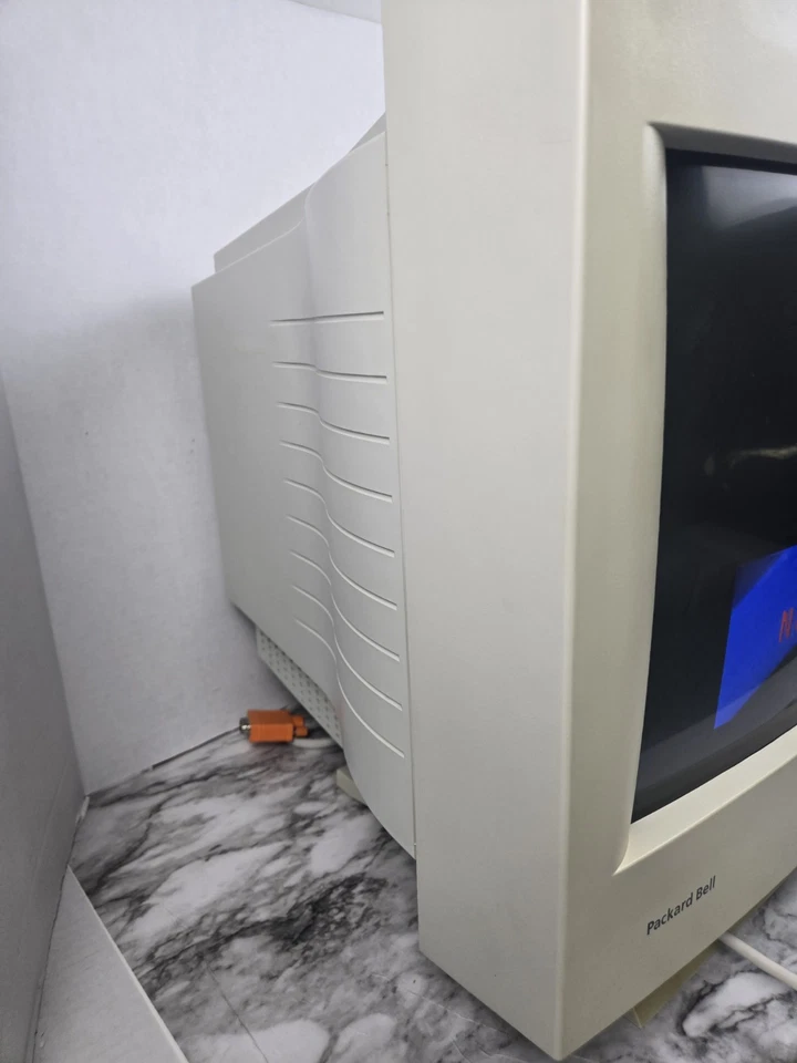 VTG Packard Bell (Model 3070A) 16" CRT Monitor W/ Swivel Base - Power Tested - Image 4 of 4