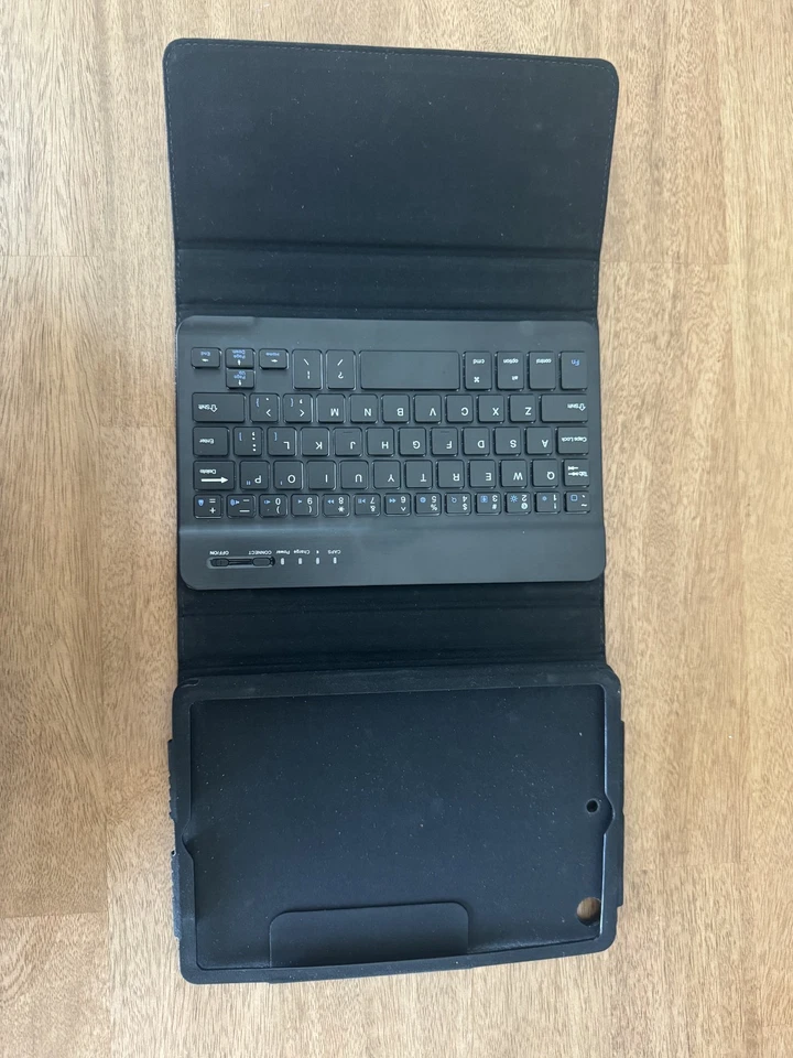 Funda Kate Spade iPad Mini con Teclado Bluetooth Elegante Cuero Lunares Negra Foto 2 de 4