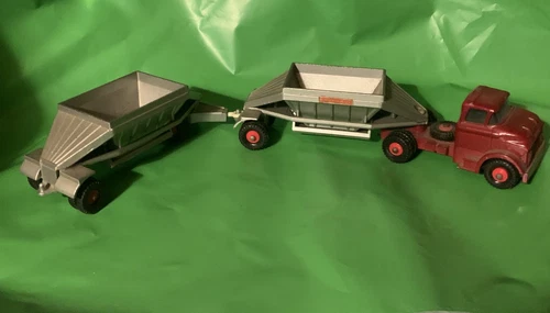 Matchbox Lesney Kingsize M-4 Red Tractor Major Pack Fruehauf Hopper Train x2