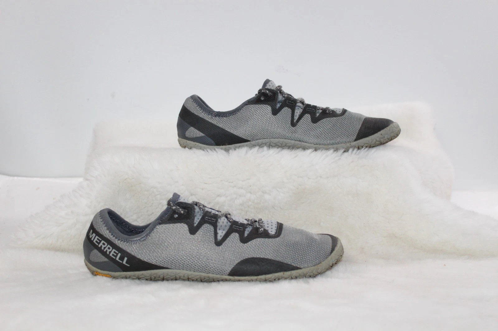 Merrell's Vapor Glove 5 Women's 9 Gray Barefoot Running or Trail J135374