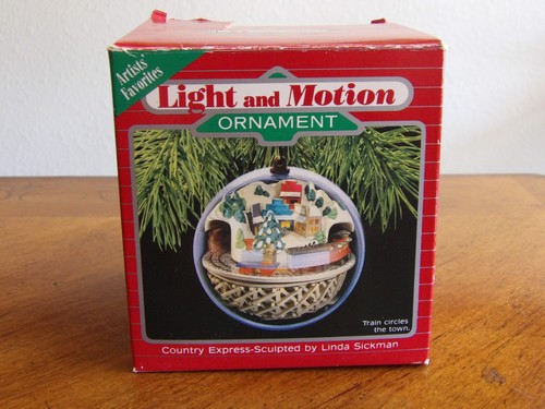 Vtg 1988 Hallmark Christmas Ornament COUNTRY EXPRESS Light & Motion Train Tested - Picture 10 of 15