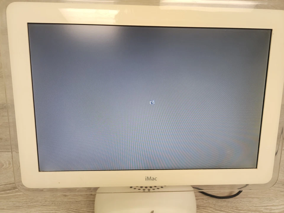 Apple IMac G4 17" 80GB HDD PowerPC 7445 @ 800 MHz 256MB RAM M6498 AS IS READ - Image 3 of 4