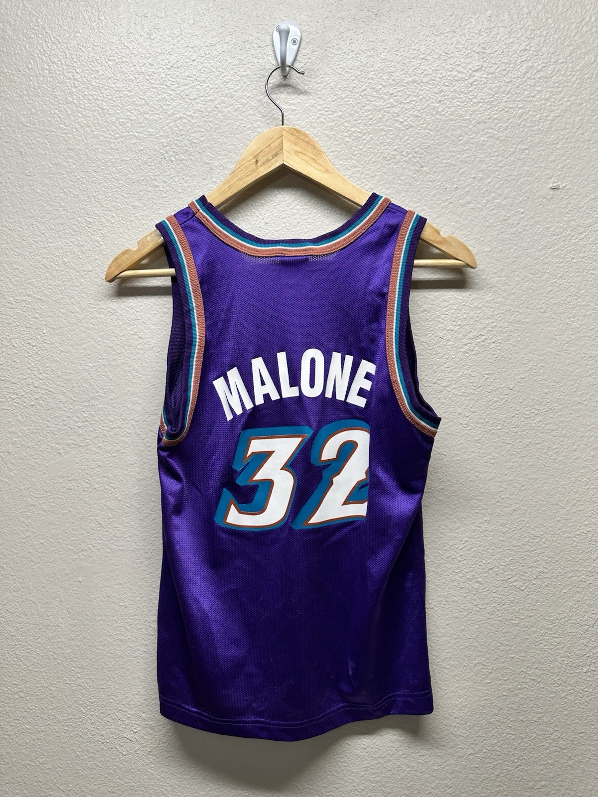 Vintage Utah Jazz Karl Malone 32 Champion NBA Jersey Kids Medium 10-12