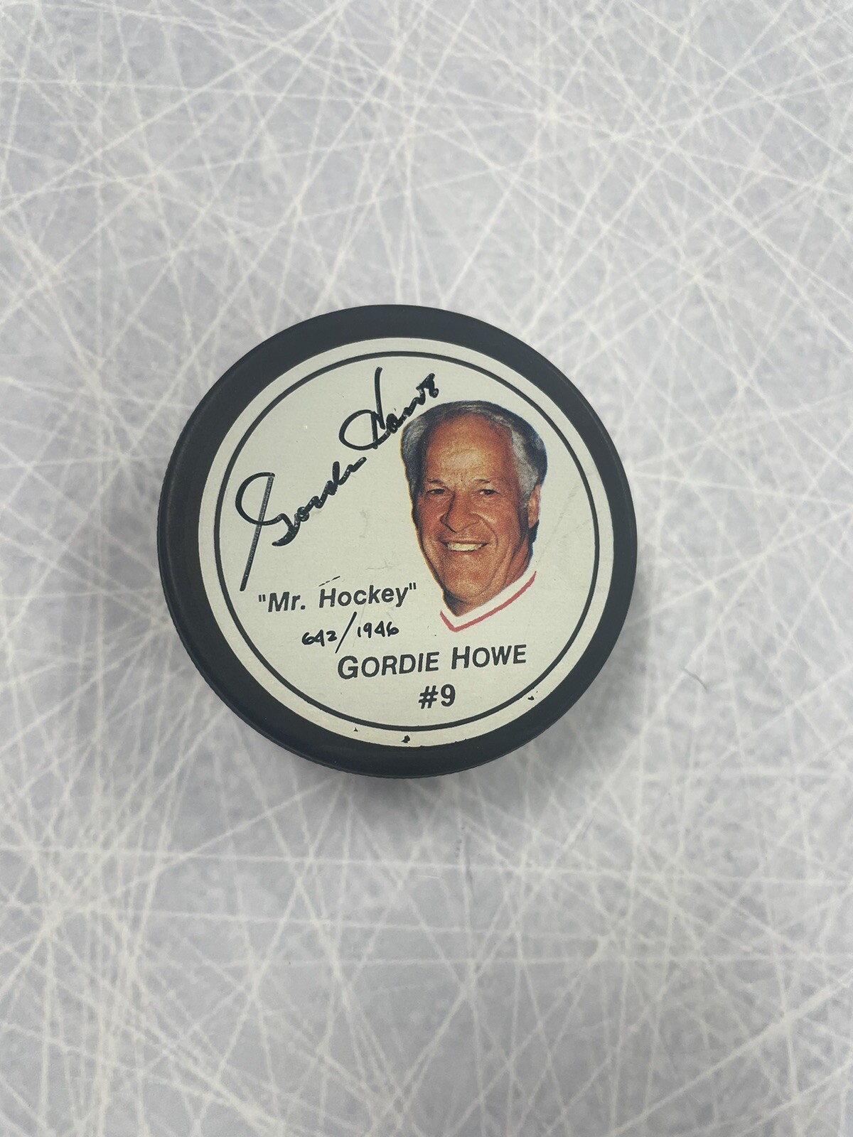 Gordie Howe Autographed Signed Custom Hockey Puck Jsa Auto 642/1946 Red Wings 