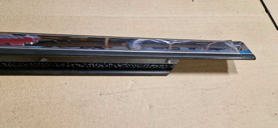 Lincoln Navigator 2007-2014 moldura de puerta delantera derecha derecha moldura de tira climática Foto 4 de 4