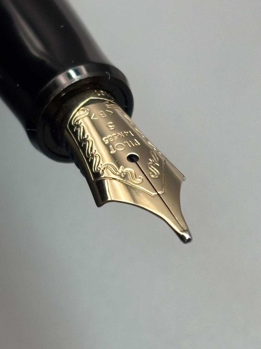 Pilot Custom 74 Fountain Pen 14K Broad Nib Black Gold Trim Japan w
