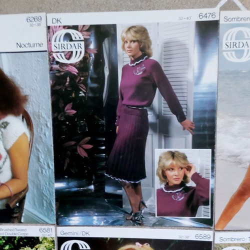 20 Sirdar Ladies Knitting Patterns Vintage Job Lot Bundle - Foto 4 di 22