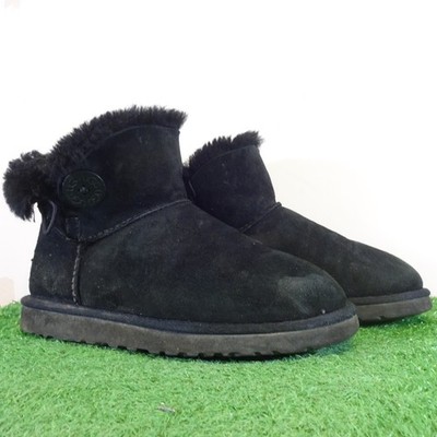 UGG Boots 5,5 Damen Schwarz Wildleder Fell Gefüttert Mini Bailey Button II Winterschuhe