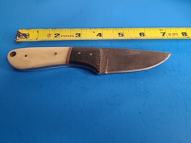 nice fixed blade damascus Knife
