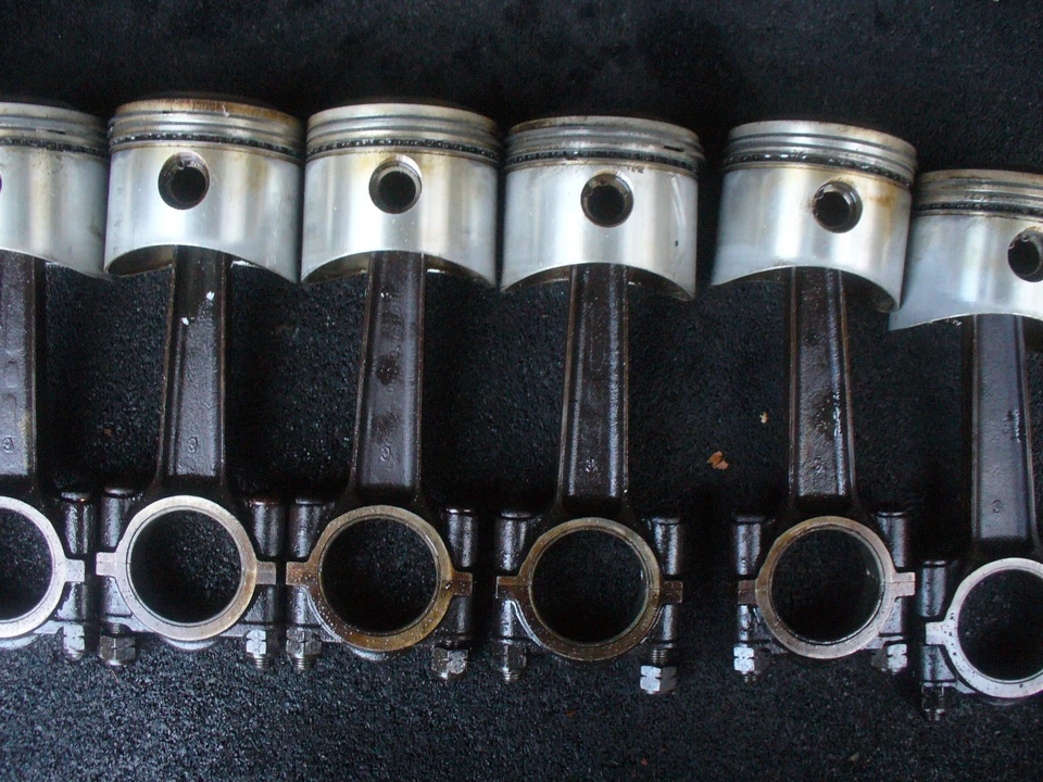 DAIMLER V8 250 PISTONES CON VARILLAS PLUS 20, DAIMLER SP250 DAIMLER DART ENVÍO MUNDIAL Foto 3 de 4