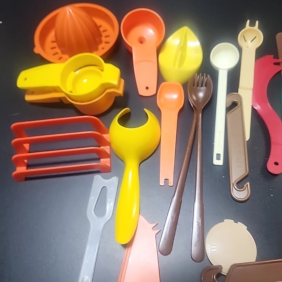 Mixed Lot of  Vintage Tupperware Kitchen Tool Gadgets Giveaways Hostess - Image 2 of 4