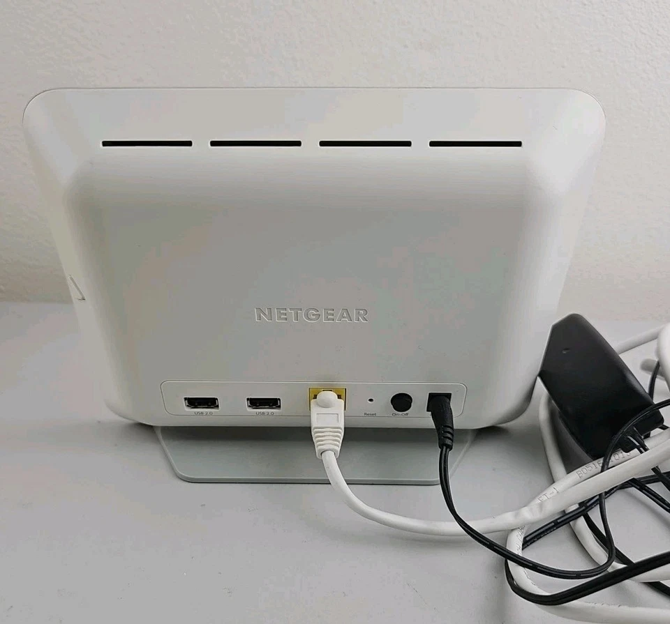 Netgear VMB3000 Arlo Security Base Station Wireless Wi-fi Hub White (For Parts) - Image 3 of 4