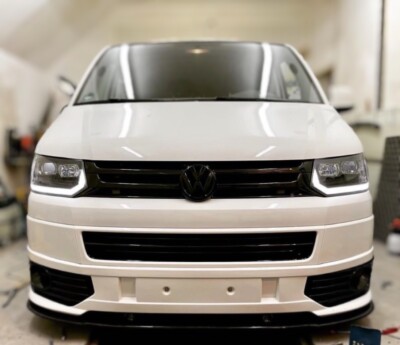Lightbar TFL Scheinwerfer + dynamischer Lightbar Blinker passend für VW T5 ab 09