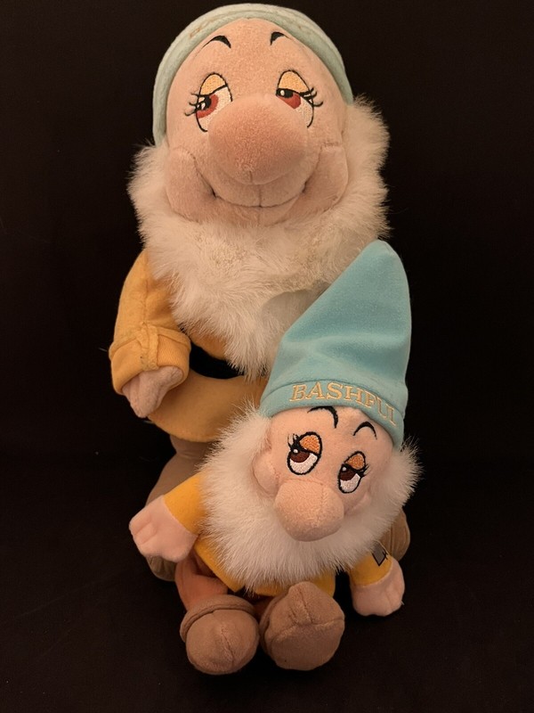 Disney Store Bashful Dwarf Of Snow White & The Seven Dwarfs Plush And Beanie Toy