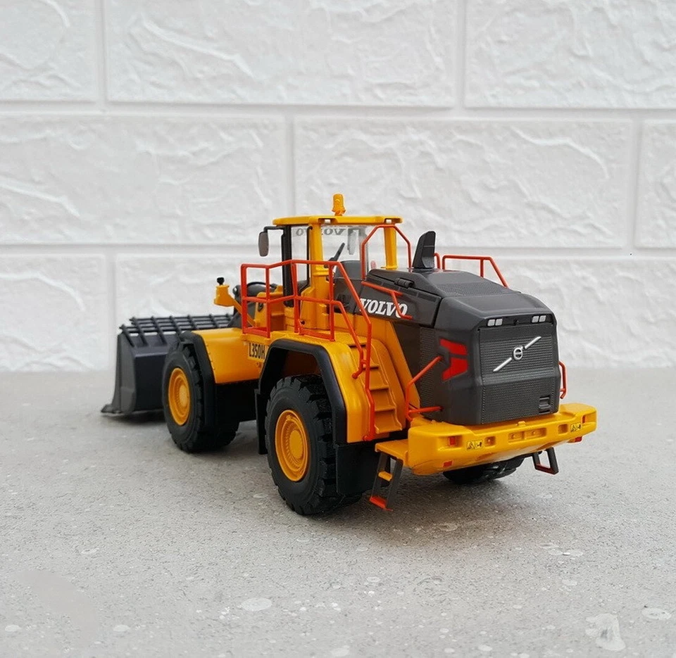 Motorart 1/50 Scale Volvo L350H Wheel Loader Diecast Car Model Collection Toy - Image 4 of 4