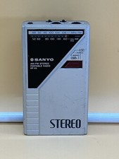 Sanyo RP-45 AM/FM Stereo Portable Radio Walkman Style Silver. Vintage. AA Bateri