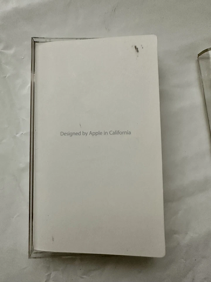 Apple iPod Touch 2nd Generation 8 GB Brand New In  Sealed In Box! - Image 2 of 4