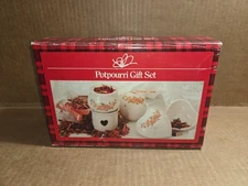 Potpourri Gift Set Stoneware 3 Different Containers Fruit / Floral Design